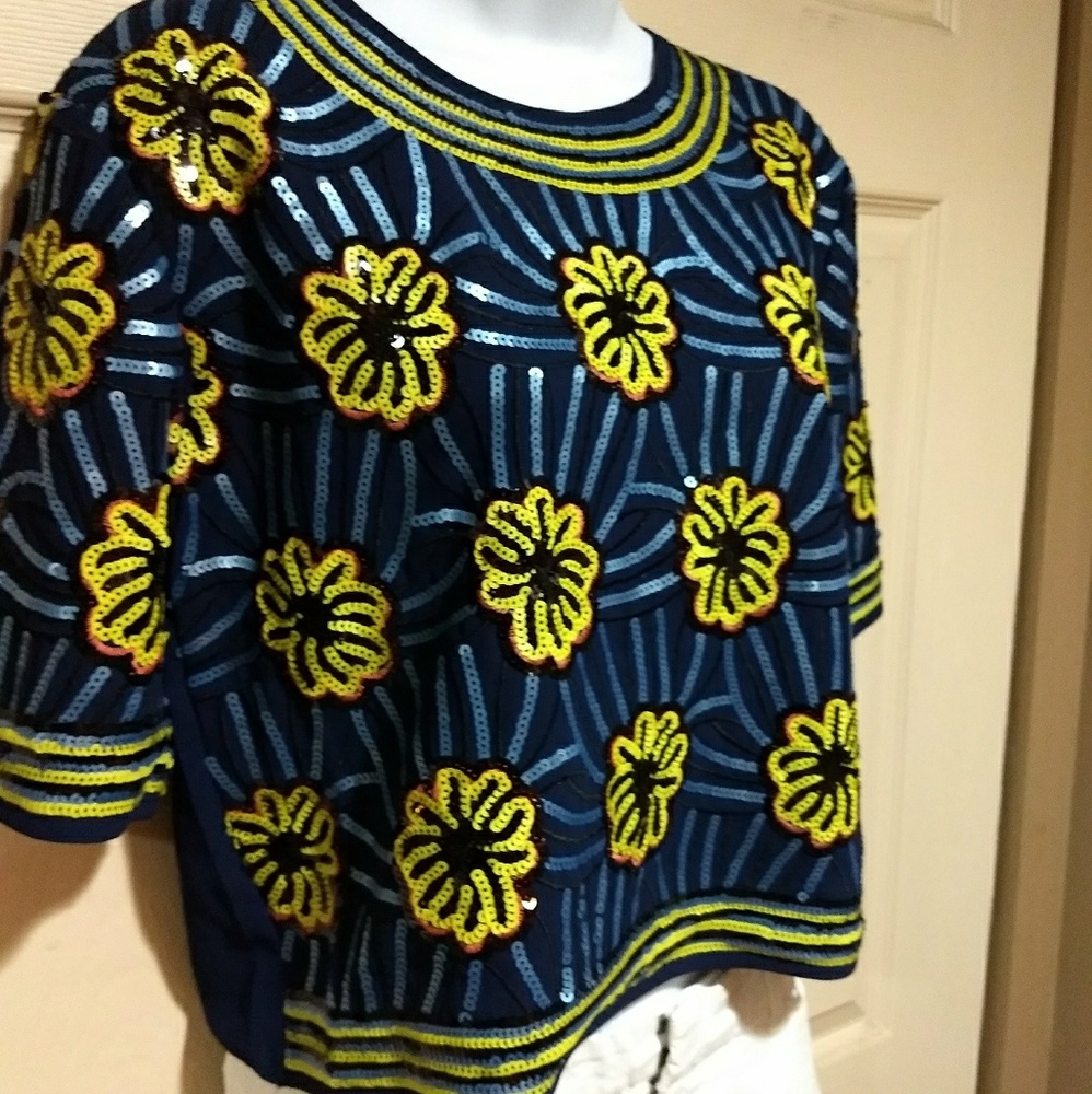 Beautiful Sequin Flower Top - Picture 3 of 8